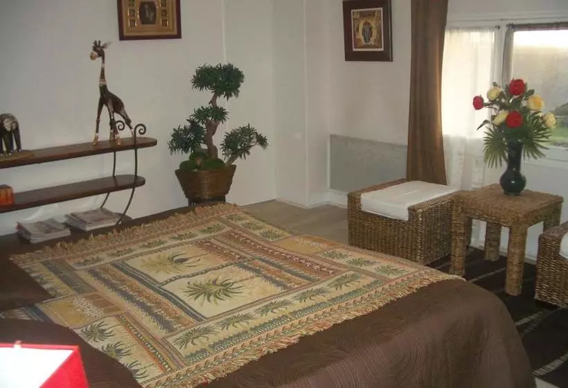 ベッドアンドブレックファースト La Rocheline