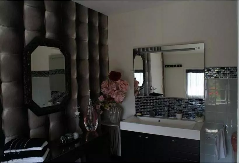 ベッドアンドブレックファースト La Rocheline