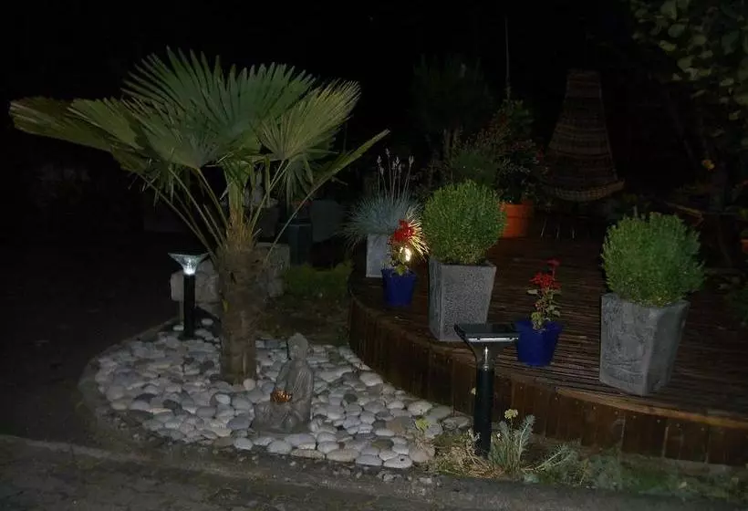 ベッドアンドブレックファースト La Rocheline