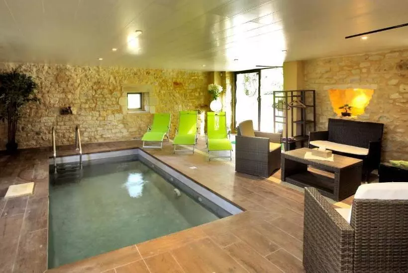 Aamiaismajoitus (B&B) Manoir La Barriere Lot
