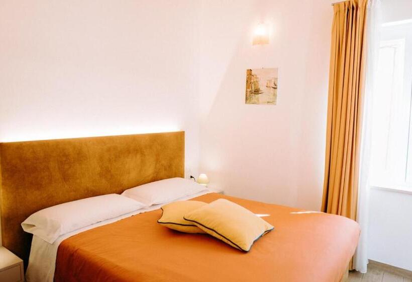 تختخواب و صبحانه Romeo Giulietta