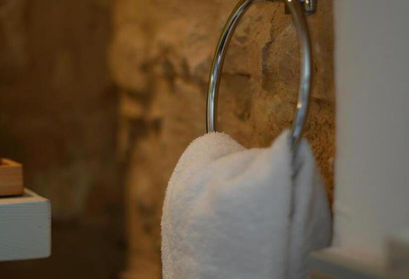 تختخواب و صبحانه Romeo Giulietta