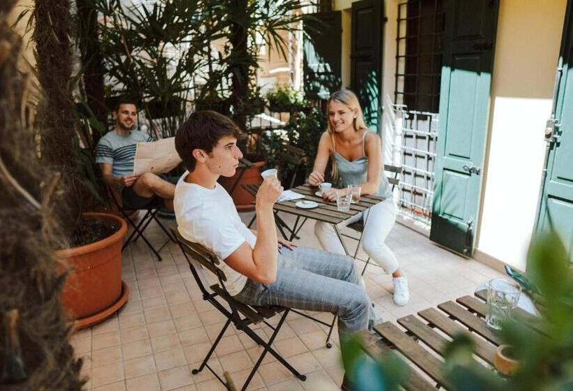 تختخواب و صبحانه Romeo Giulietta