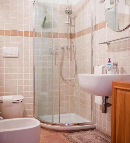 تختخواب و صبحانه Romeo Giulietta