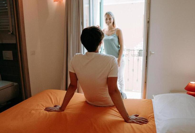 تختخواب و صبحانه Romeo Giulietta