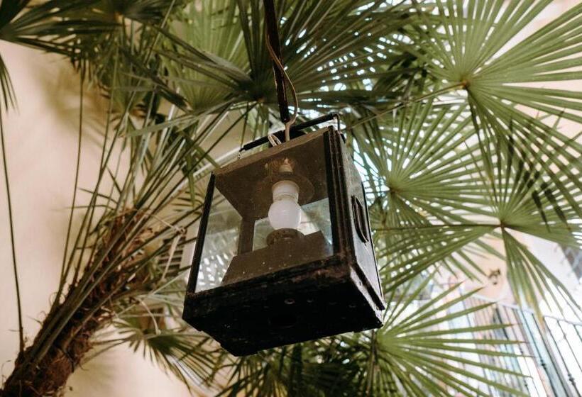 تختخواب و صبحانه Romeo Giulietta