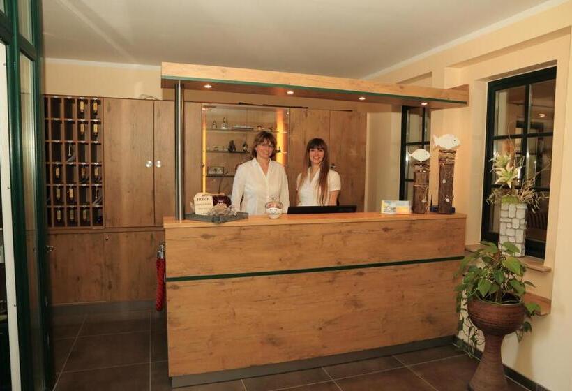 בית מלון כפרי Gasthof & Pension Zum Himmel