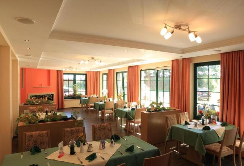 בית מלון כפרי Gasthof & Pension Zum Himmel