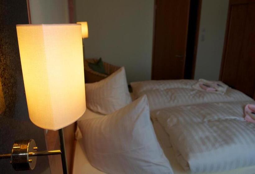 בית מלון כפרי Gasthof & Pension Zum Himmel