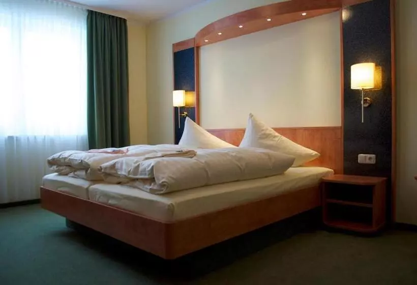 ホテル Gasthof & Pension Zum Himmel