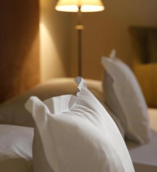 בית מלון כפרי Weinkastell Zum Weissen Ross