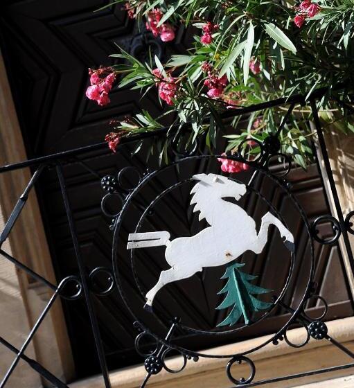 בית מלון כפרי Weinkastell Zum Weissen Ross