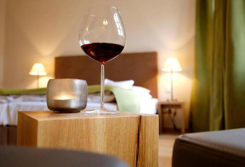 בית מלון כפרי Weinkastell Zum Weissen Ross