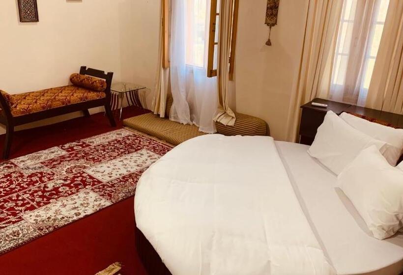 تختخواب و صبحانه Bottleneck Lodges