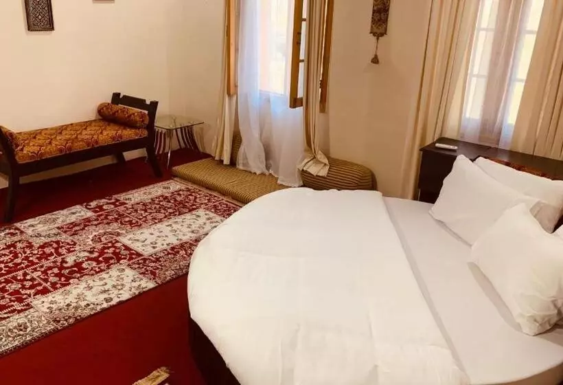 تختخواب و صبحانه Bottleneck Lodges