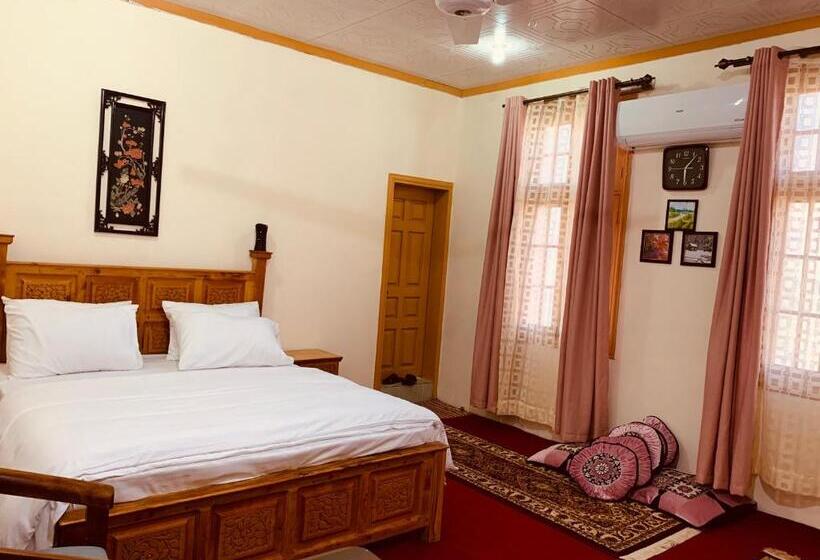 تختخواب و صبحانه Bottleneck Lodges