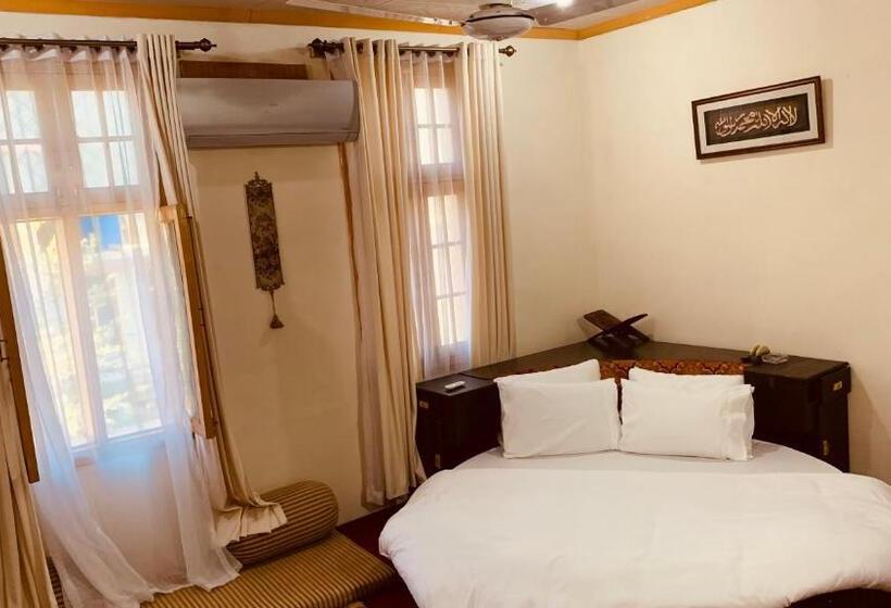 تختخواب و صبحانه Bottleneck Lodges