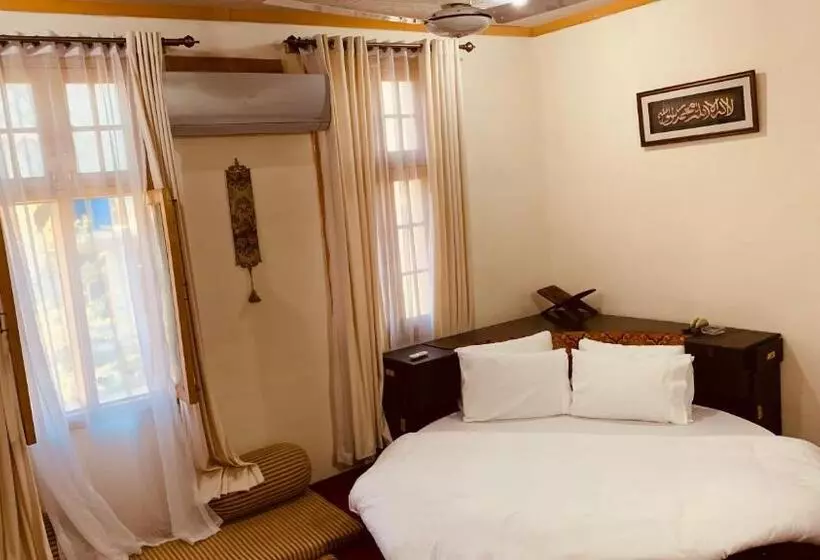 تختخواب و صبحانه Bottleneck Lodges