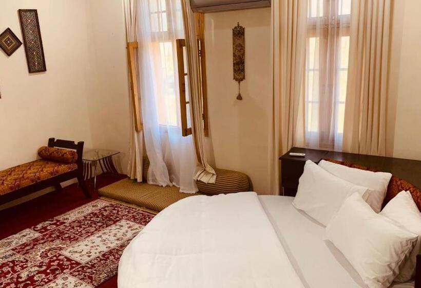 تختخواب و صبحانه Bottleneck Lodges