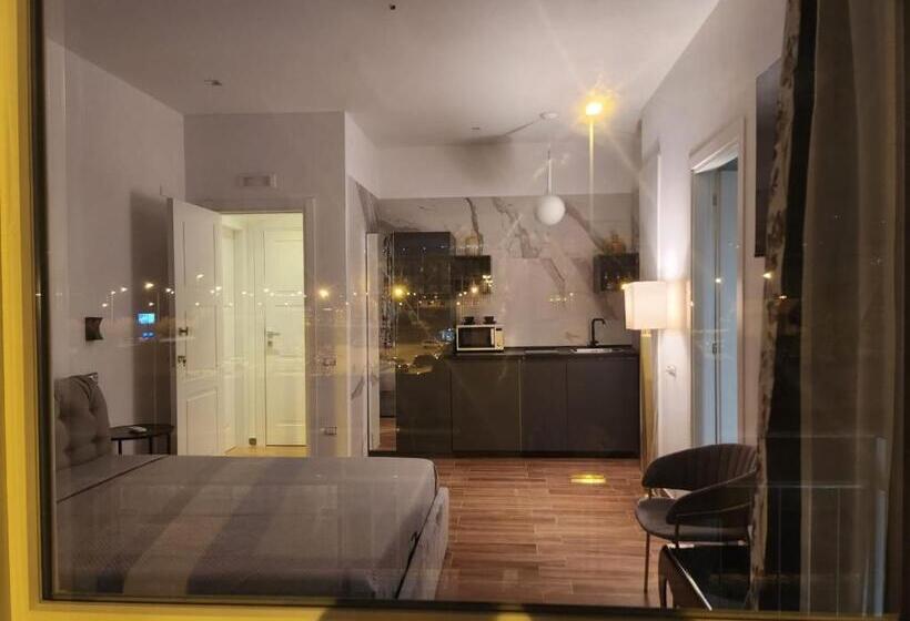 تختخواب و صبحانه Holding House  Close Train Station And Port