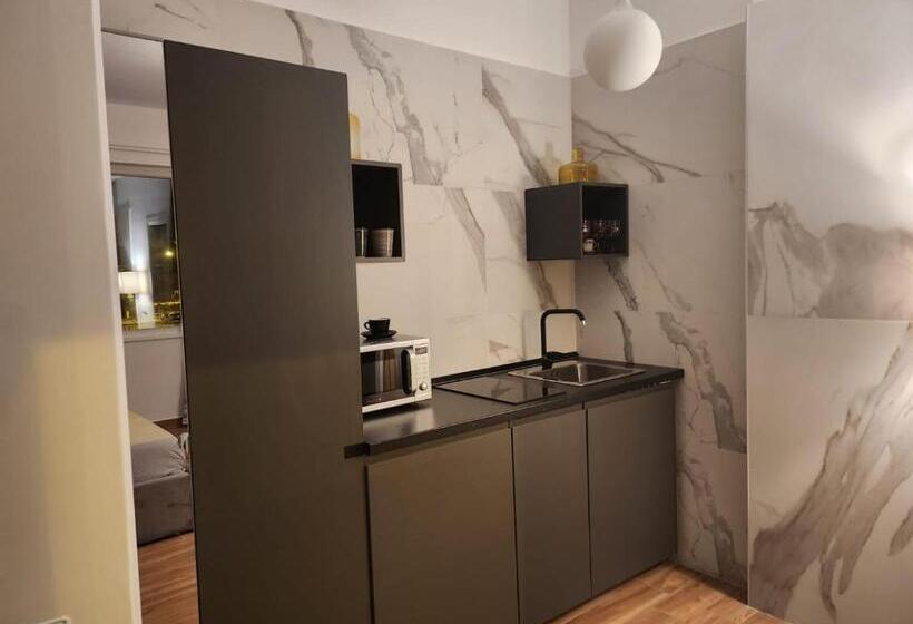 تختخواب و صبحانه Holding House  Close Train Station And Port