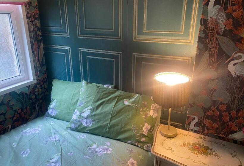 צימר Quiet Lower Floor 2 Bed City Apartment With Private Patio Garden