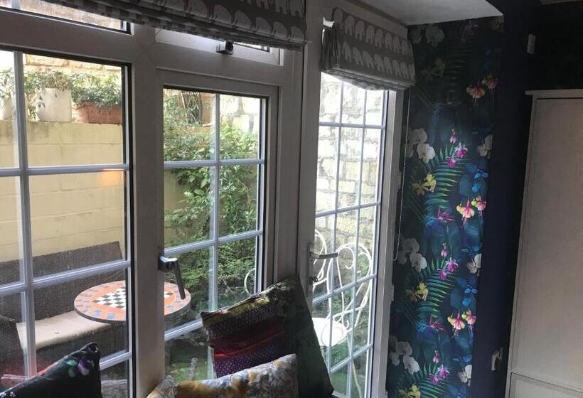 צימר Quiet Lower Floor 2 Bed City Apartment With Private Patio Garden