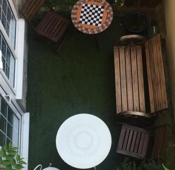 צימר Quiet Lower Floor 2 Bed City Apartment With Private Patio Garden