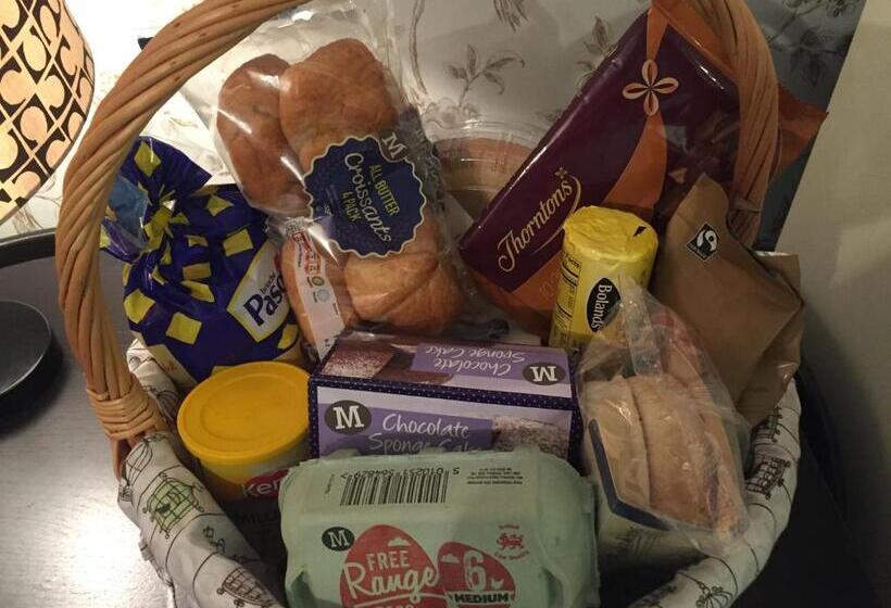 צימר Quiet Lower Floor 2 Bed City Apartment With Private Patio Garden