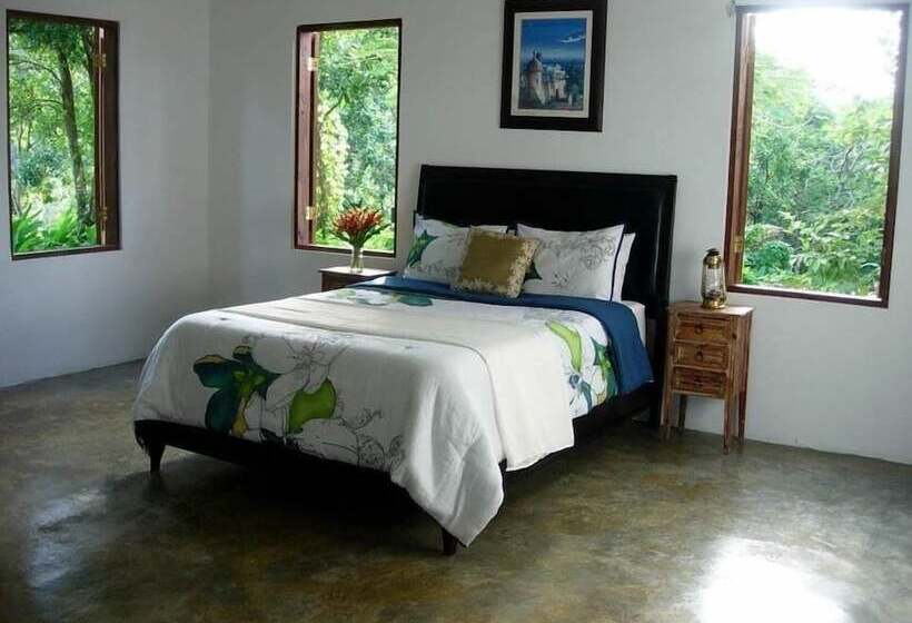 تختخواب و صبحانه Serenity Rainforest Retreat