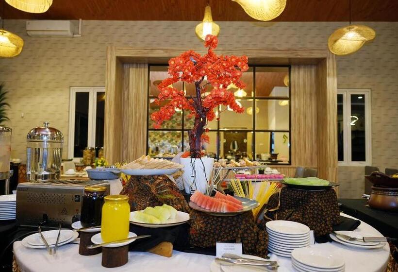 Front One Hotel Sragen