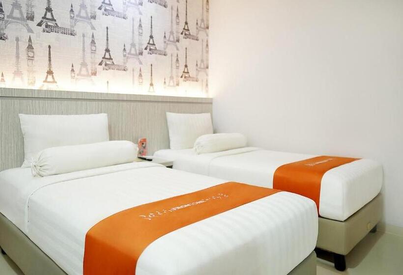 Front One Hotel Sragen