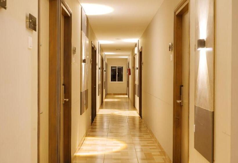 Front One Hotel Sragen