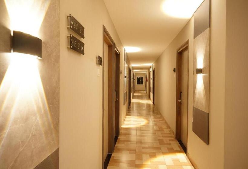 Front One Hotel Sragen