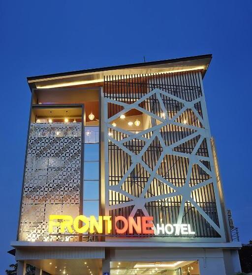 Front One Hotel Sragen