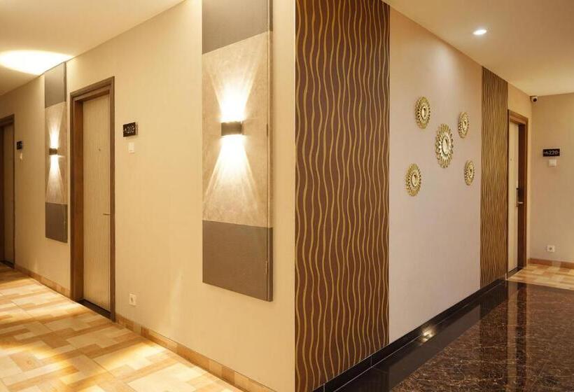 Front One Hotel Sragen