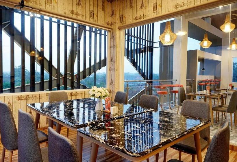 Front One Hotel Sragen