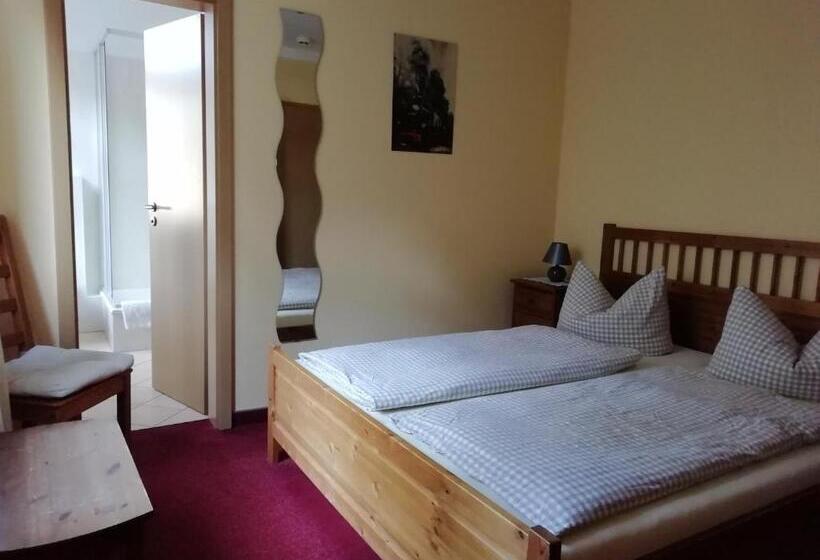 ホテル Gaststätte & Pension Zum Türmer