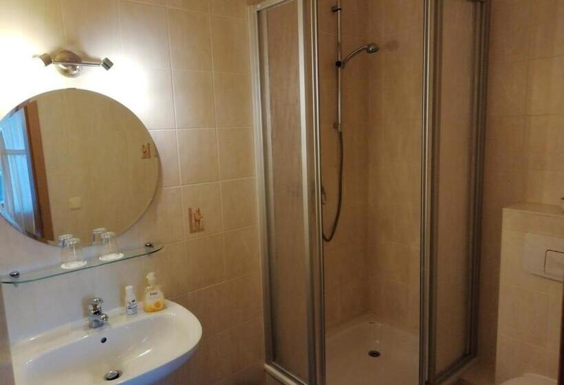 ホテル Gaststätte & Pension Zum Türmer