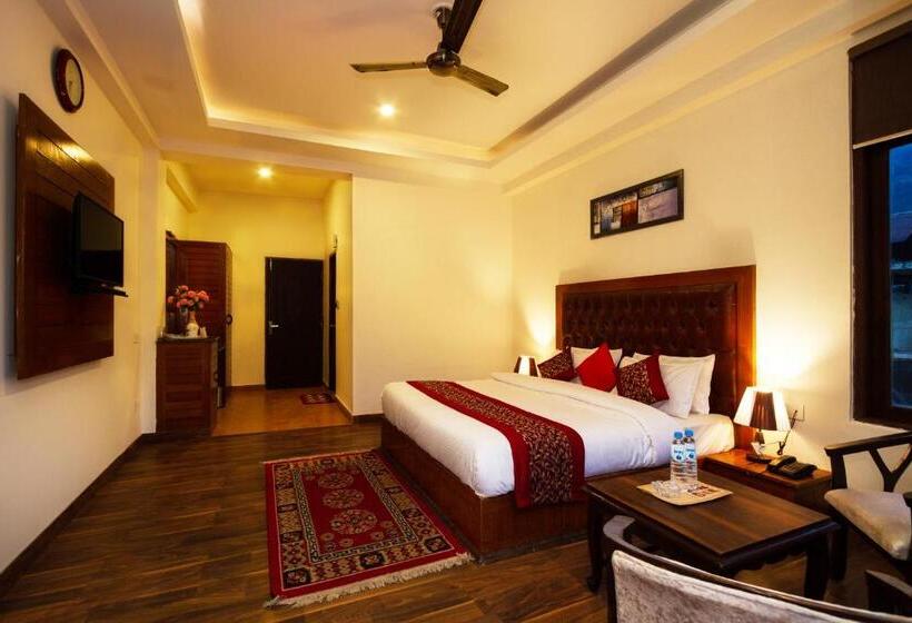 בית מלון כפרי The Spruce Mansion