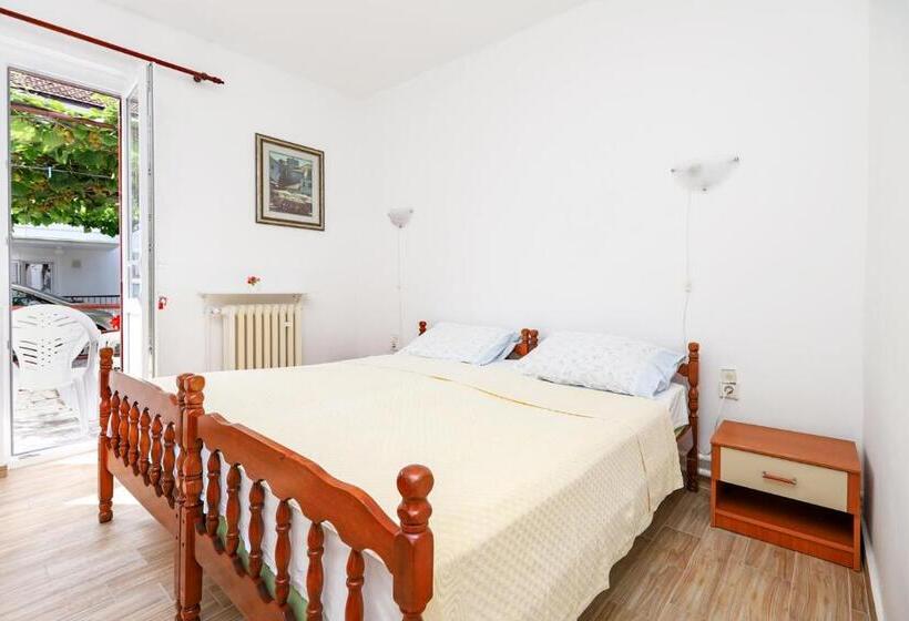 پانسیون Apartmani I Sobe Radojičić