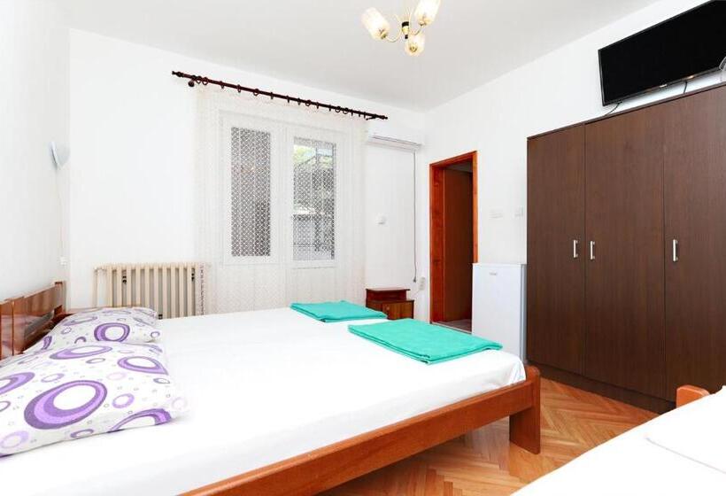 پانسیون Apartmani I Sobe Radojičić