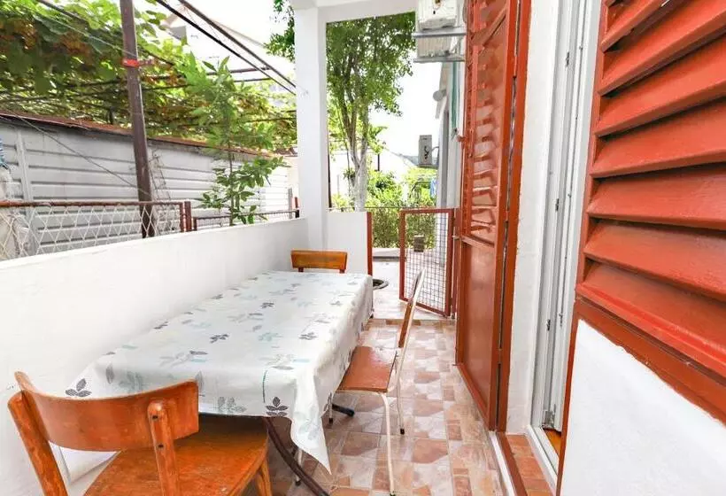 پانسیون Apartmani I Sobe Radojičić