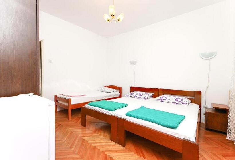 پانسیون Apartmani I Sobe Radojičić
