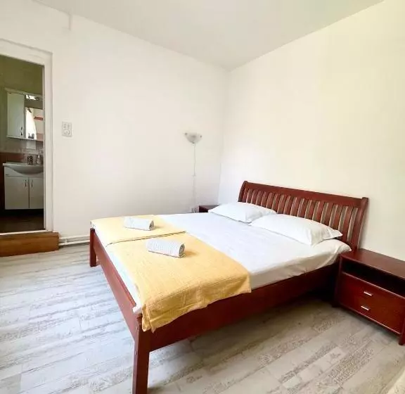 پانسیون Apartmani I Sobe Radojičić