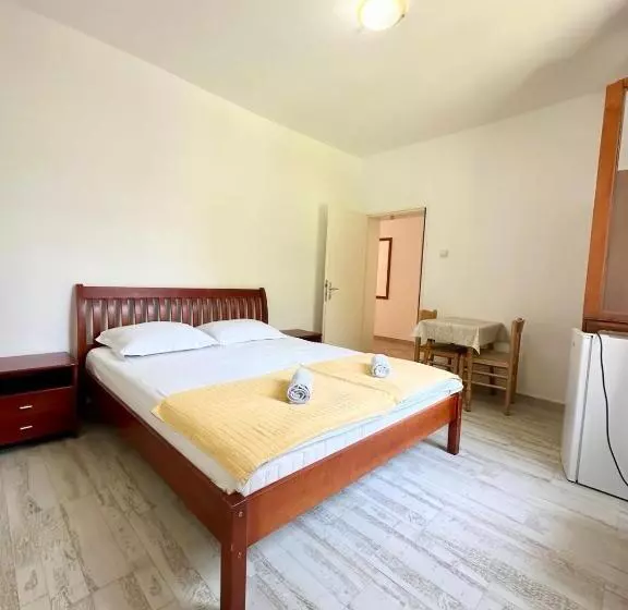 پانسیون Apartmani I Sobe Radojičić