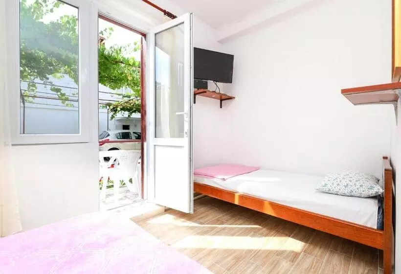 پانسیون Apartmani I Sobe Radojičić