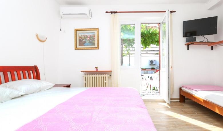 پانسیون Apartmani I Sobe Radojičić