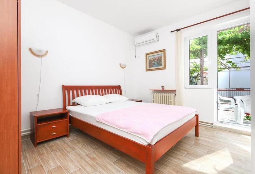 پانسیون Apartmani I Sobe Radojičić