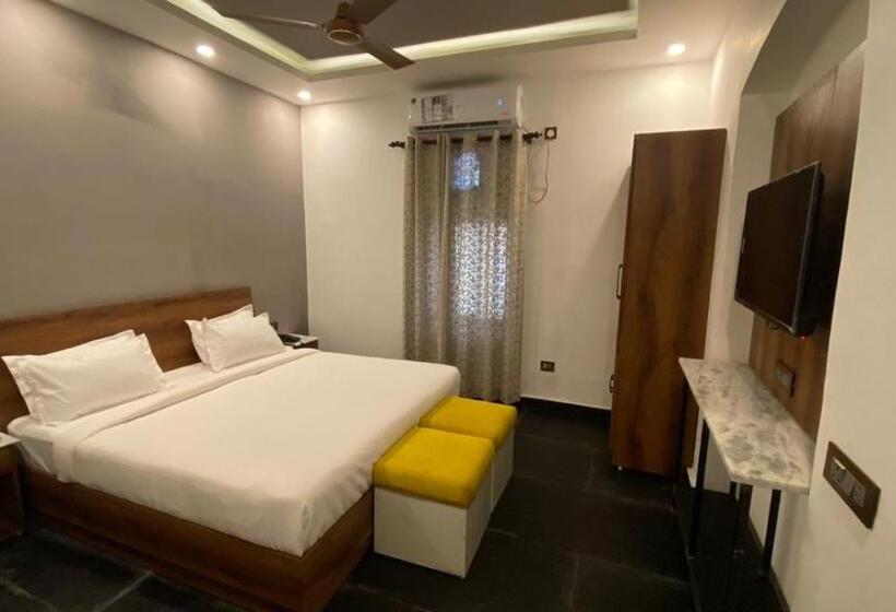 Majatalo Meeram Ganga, A Heritage Stay By The Ganges At Triveni Ghat